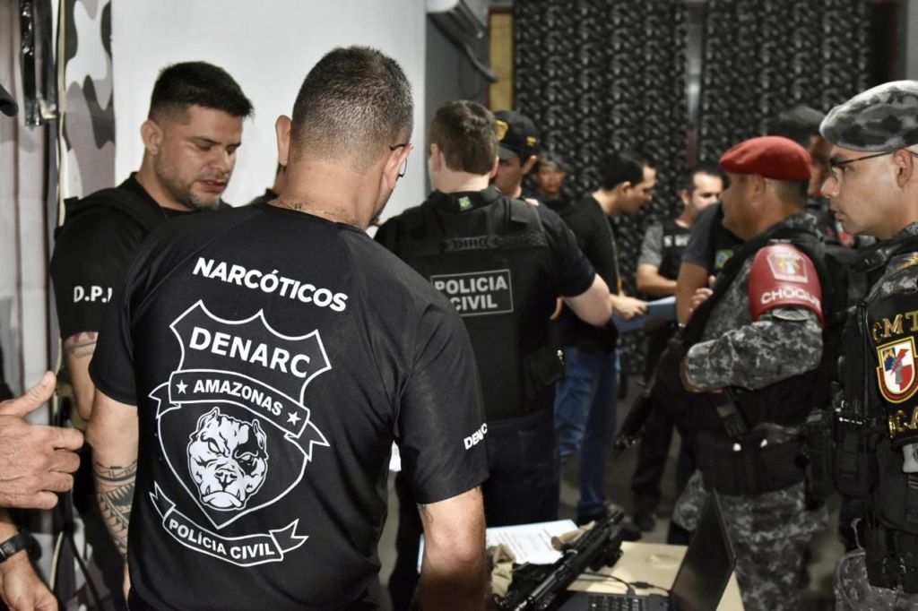 Operação na Praça 14 foi deflagrada após denúncias de moradores do local.