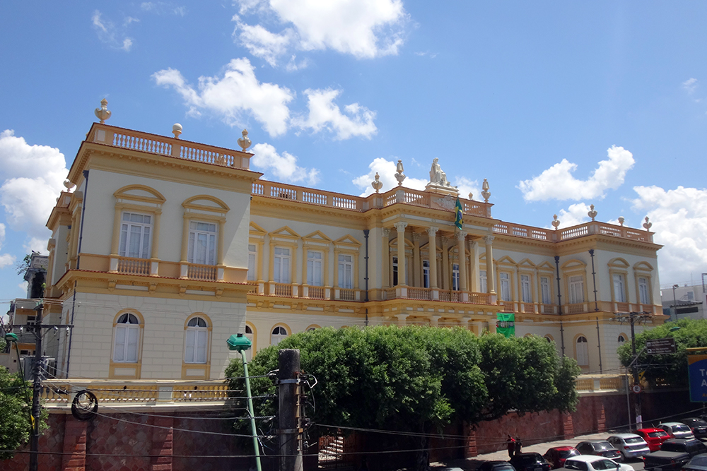 Palácio da Justiça, um dos prédios históricos mais notórios de Manaus.