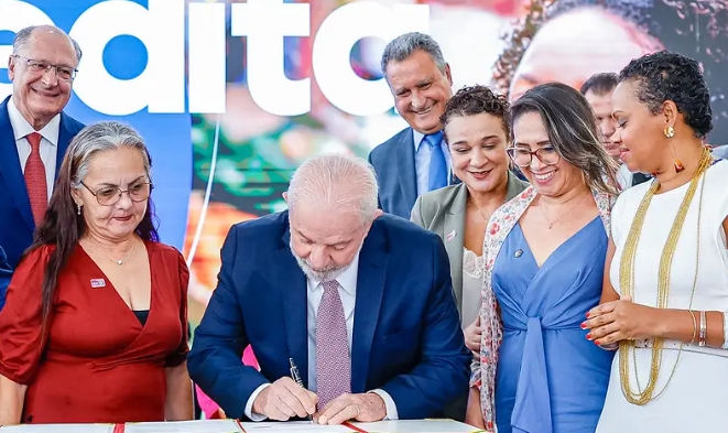 O Programa Acredita, visa destravar até R$ 30 bilhões em crédito para criar empregos e promover o desenvolvimento econômico.