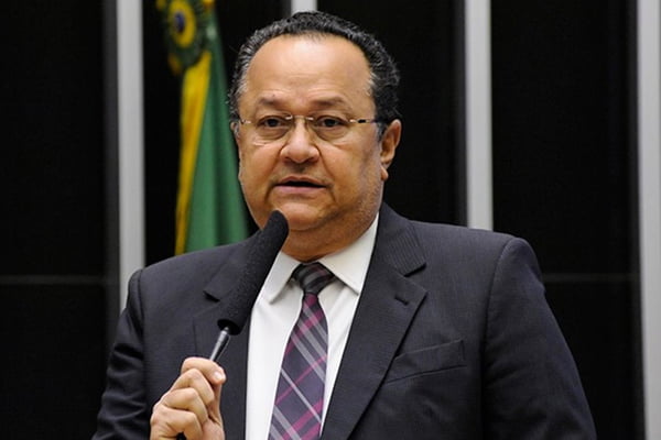 O deputado federal Silas Câmara anunciou seu apoio ao pré-candidato Roberto Cidade durante uma agenda em Borba