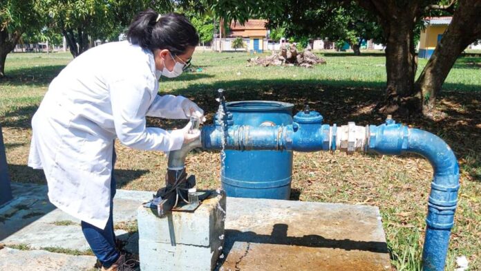 Contaminação da água em Parintins é problema antigo, mas voltou ao público após o decreto de emergência no município.