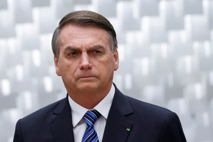 Bolsonaro havia sido internado às pressas em Manaus ainda no fim de semana.