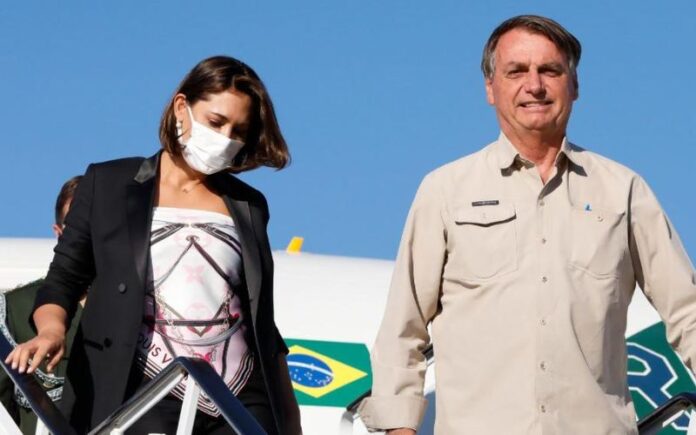 A ex-primeira dama Michelle Bolsonaro e o ex-presidente Jair Bolsonaro, que cumprirão agenda em Manaus neste fim de semana.