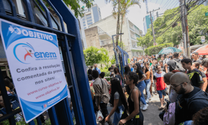 Enem 2024 será realizado em dois domingos, nos dias 3 e 10 de novembro.