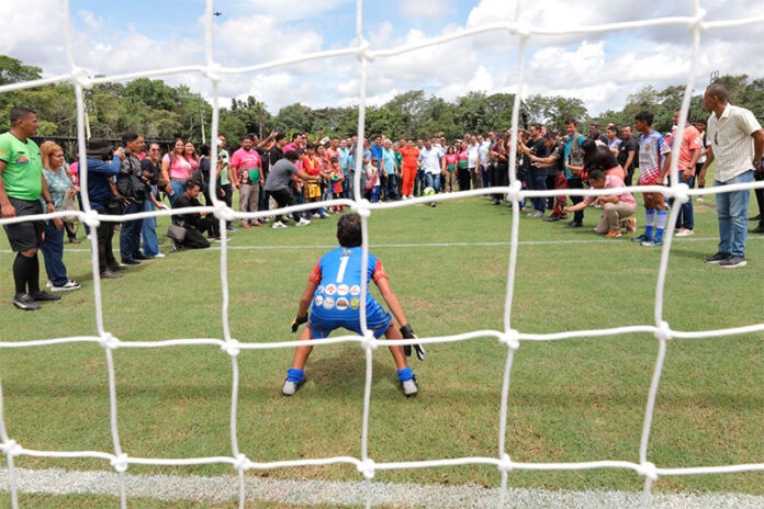 O governador Wilson Lima entregou o estádio Larissa Coelho Silva, em Presidente Figueiredo, a 117 quilômetros de Manaus.