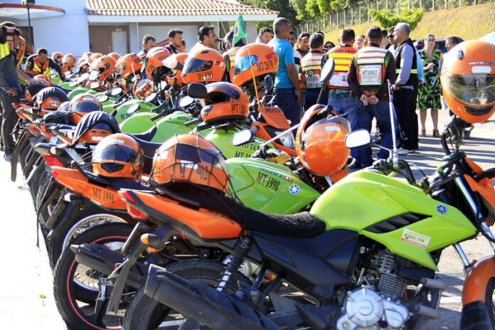 Ampliação de concessões vale para taxistas, mototaxistas e freteiros de pequeno porte.