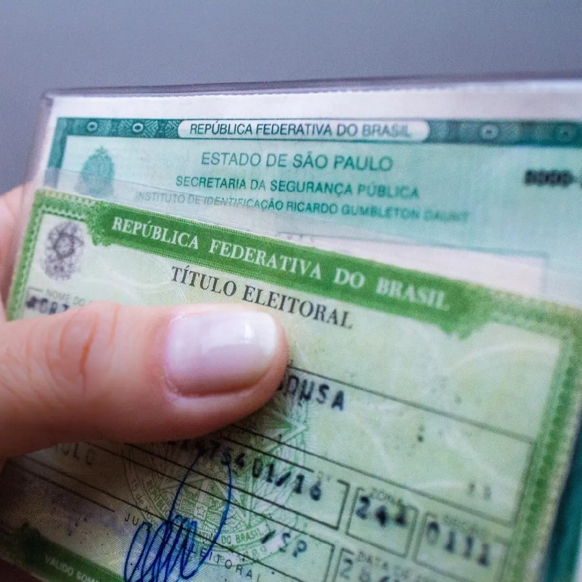 Tanto o cadastro do título de eleitor quando a transferência do domicílio eleitoral podem ser feitos online.