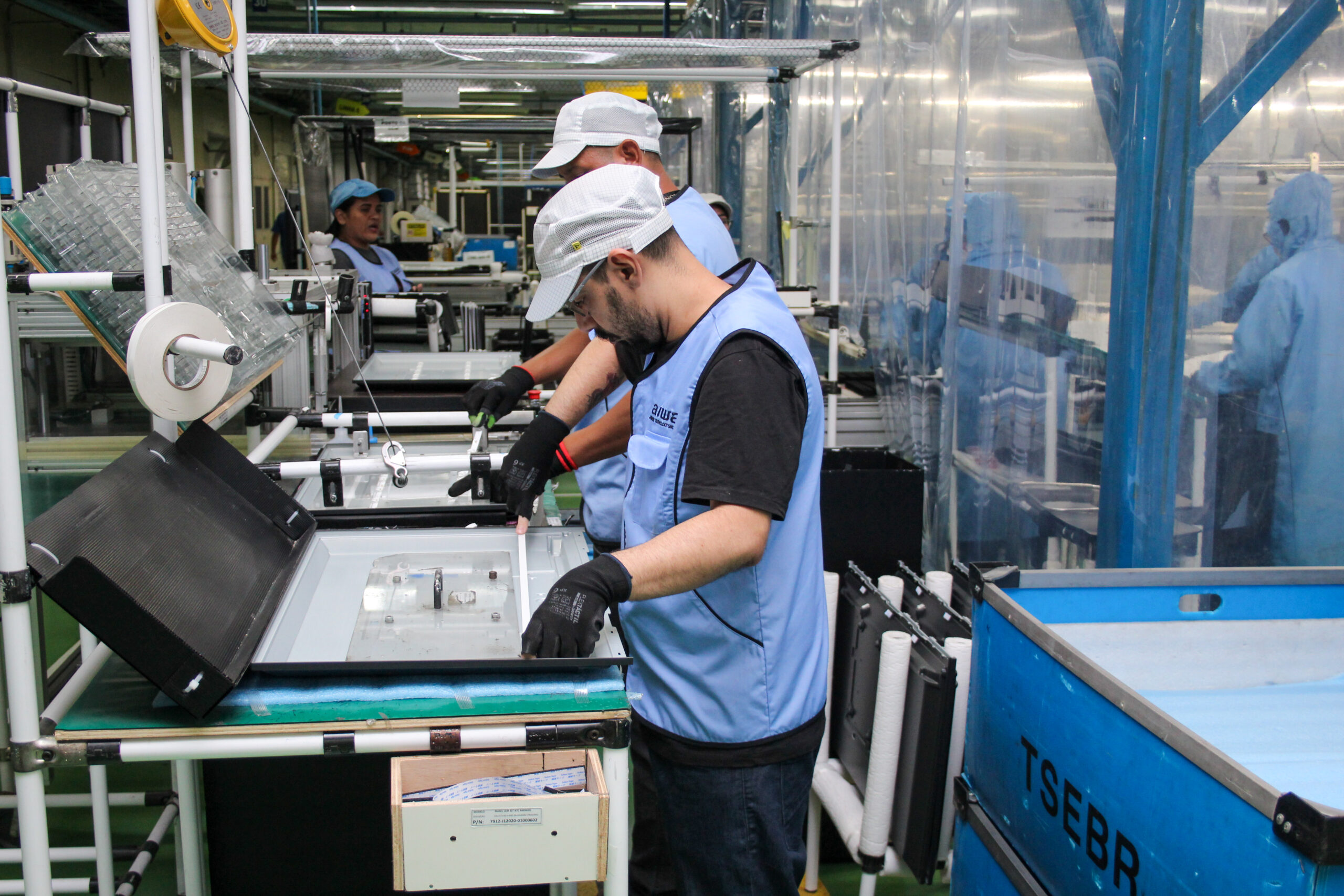 Fabrica do Polo Industrial de Manaus - eletrônicos, TVs e celulares