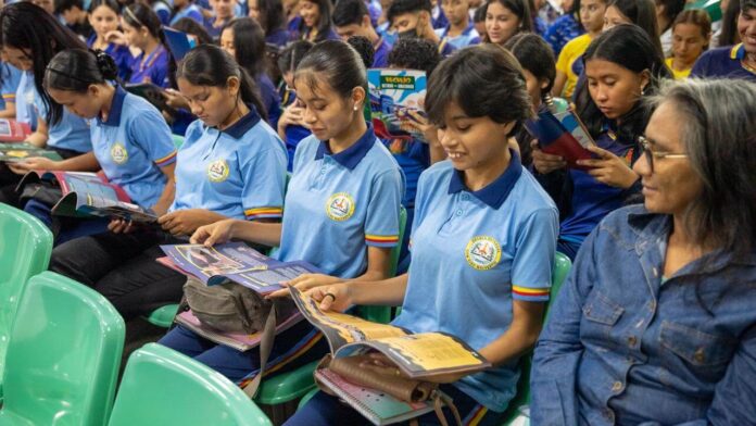 O Detran-AM lançou nesta terça-feira (25/06), em Parintins, o projeto ‘CNH na Escola’, parte do programa ‘Detran Cidadão’.