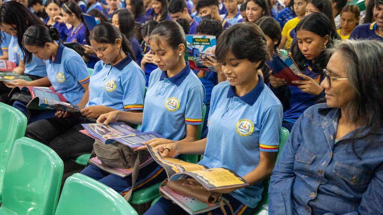 O Detran-AM lançou nesta terça-feira (25/06), em Parintins, o projeto ‘CNH na Escola’, parte do programa ‘Detran Cidadão’.