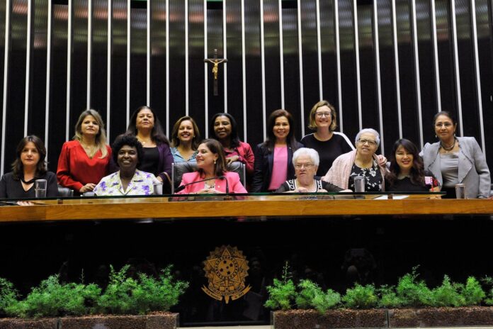 Índice de aceitação de mulheres na política aumentou, mas continua baixo. F