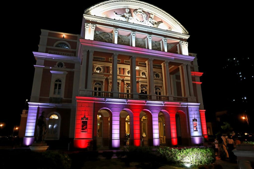 Teatro Amazonas enfeitado para o Amazonas Green Jazz Festival de 2023. 