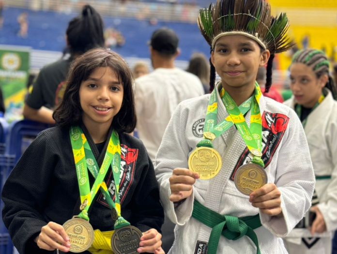 As irmãs indígenas Kokama, Ana Izabele e Ana Izabel Silva da Silva brilharam no Campeonato Brasileiro de Jiu-Jitsu (CBJJ)