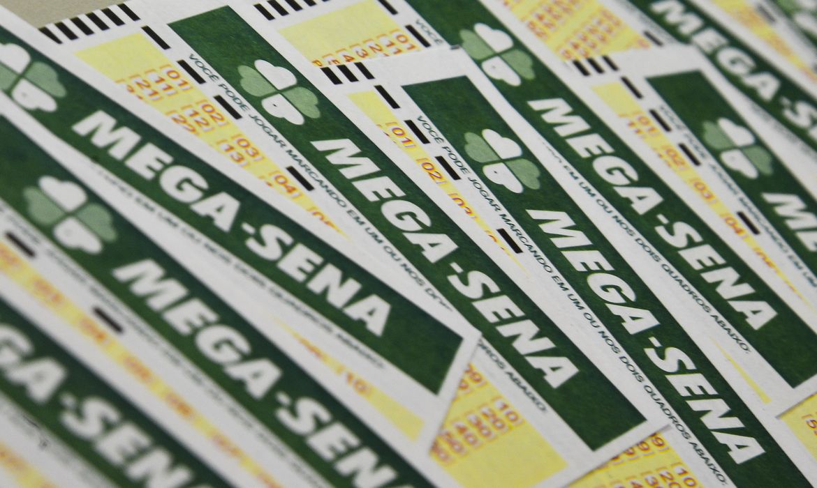 Mega Sena pode pagar prêmio milionário este sábado