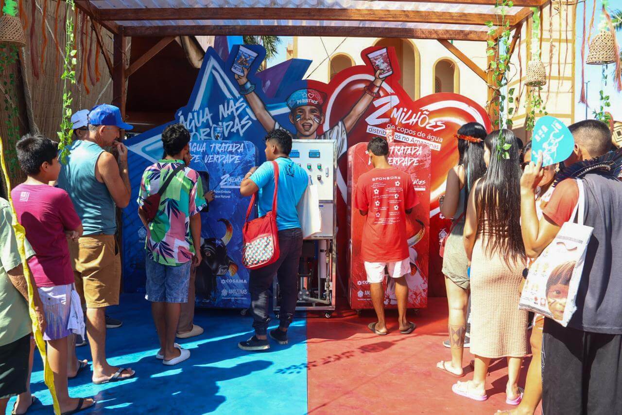 A Cosama concluiu no domingo, 30 de junho, uma ação de distribuição de água tratada e gelada no Turistódromo em Parintins.