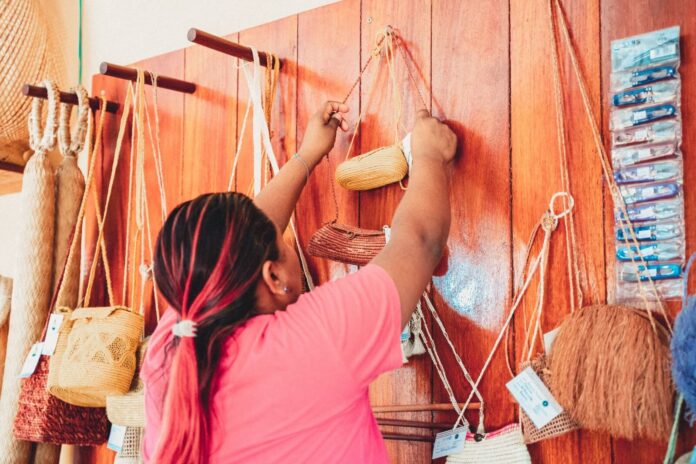 Aproximadamente 100 artesãos e produtores indígenas participaram do segundo Encontro Geral de Produtores Indígenas.