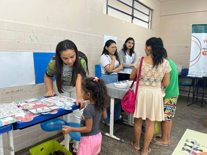 O “Química em uma Cozinha sem Glúten” utilizou a cozinha como laboratório alternativo para ensinar sobre Doença Celíaca e química aos alunos