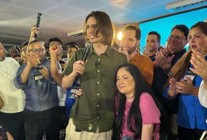 Amom Mandel e Nancy Segadilha durante evento de oficialização da candidatura de ambos.