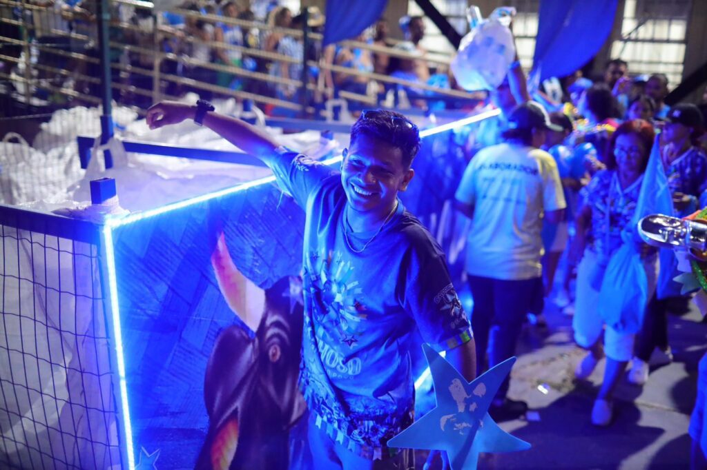 Brincante do Boi Caprichoso participando do 'Recicla, Galera'; o bumbá da estrela foi campeão sustentável pelo segundo ano seguido. 