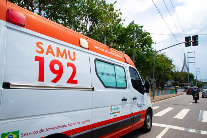 Ambulância do Samu atuando em Manaus.