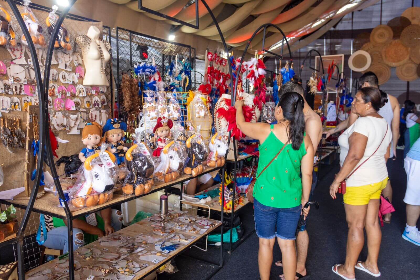 Em apenas quatro dias, a 19ª Mostra de Artesanato e Economia Solidária no Festival de Parintins 2024 já gerou um lucro de R$ 830.732,50.