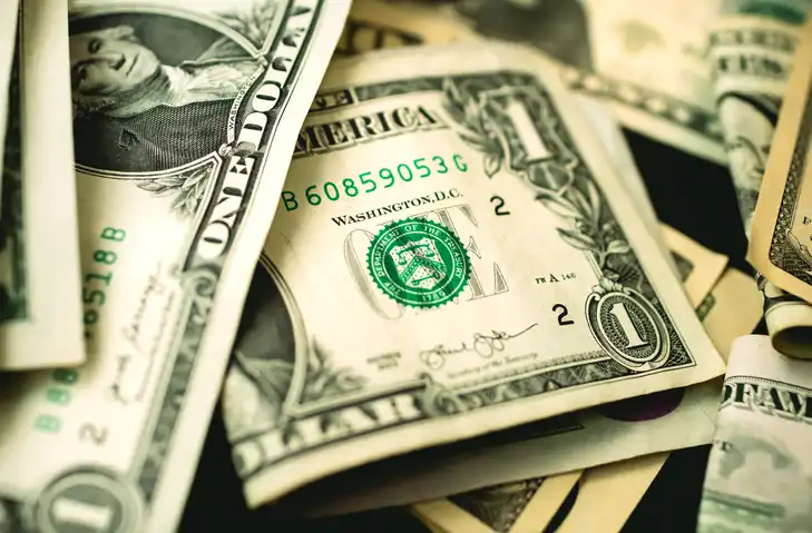 A divulgação de dados que mostram o aquecimento da economia norte-americana fez o dólar subir em todo o planeta, atingindo valor histórico.