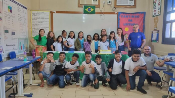 Alunos da Escola Estadual Jacinto Ale, líder do Ideb em Anos Iniciais do EF, em Boca do Acre.