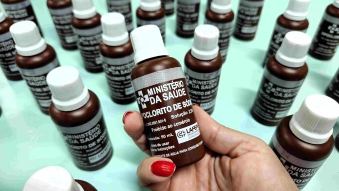 Frascos de hipoclorito de sódio distribuídos pela FVS-RCP a 28 municípios.