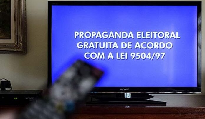 Anúncio na TV do horário reservado à propaganda eleitoral gratuita. Datas estabelecidas pelo TSE começam em agosto.