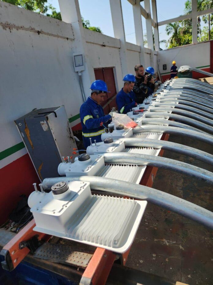 O Governo do Amazonas, através da UGPE, iniciou a modernização da iluminação pública em Caapiranga.