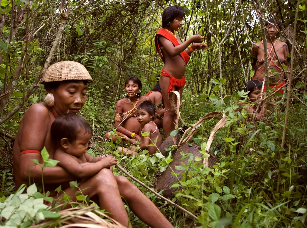 Família Yanomami, em território indígena no estado de Roraima.