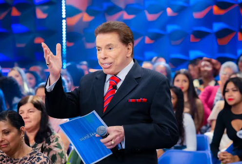 Silvio Santos morreu aos 93 anos neste sábado (17). Segundo o hospital Albert Einstein, Silvio morreu em decorrência de uma broncopneumonia.