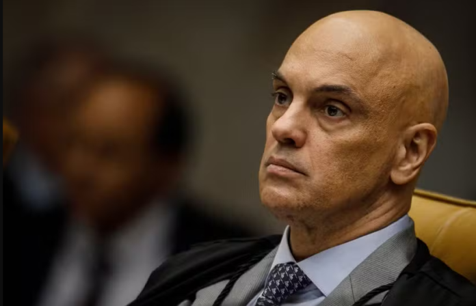 Após pagamento de R$ 18,35 milhões em multas, Alexandre de Moraes libera contas do X