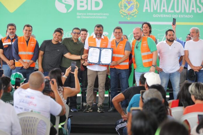 Assinatura da ordem de serviço para o Prosai Parintins.