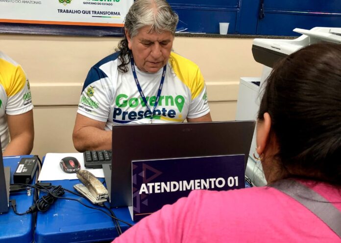 O Detran-AM participou da 14ª edição do programa Governo Presente, realizada na Escola Estadual Ernesto Penafort, nazona leste de Manaus.