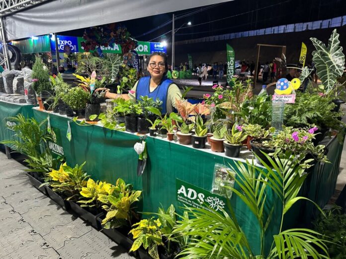 Comerciante na Feira da ADS durante 46ª Expoagro.