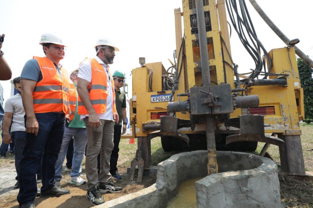 Obras do Prosai Parintins sendo fiscalizadas pelo governador.