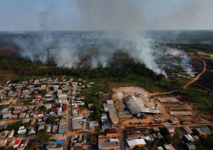 Queimada no entorno de Iranduba, no Amazonas, em 2023.