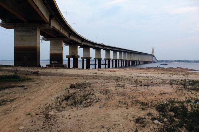 Seca do Rio Negro levou Manaus a um decreto de emergência.