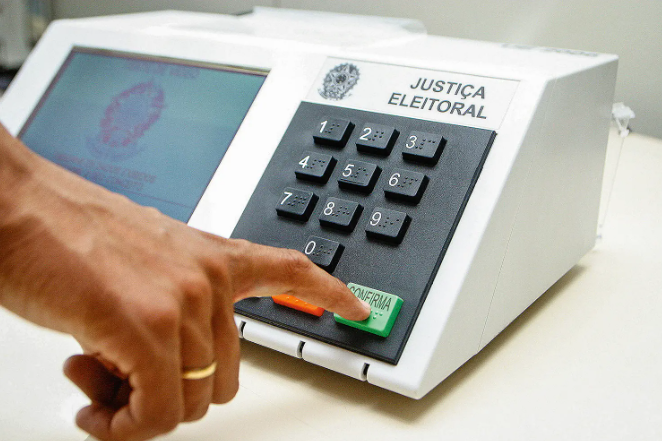 Os dez candidatos mais ricos do Brasil que disputam prefeituras e vagas em Câmaras Municipais possuem, juntos, uma fortuna de R$ 7,3 bilhões.