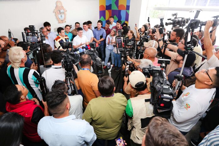 O prefeito de Manaus, David Almeida, anunciou a volta de Renato Junior, vice-prefeito eleito, à Seminf após o período eleitoral.