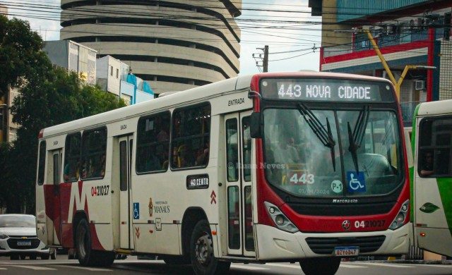 Linha de ônibus 443 durante viagem.