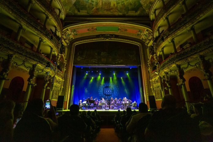 Neste mês de outubro, a Amazonas Band, uma das mais renomadas big bands do Brasil, vai realizar dois shows gratuitos imperdíveis.