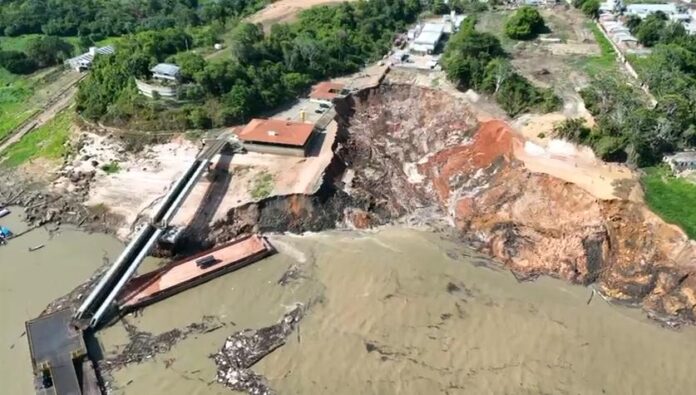 Desbarrancamento no Porto de Manacapuru deixou feridos e desaparecidos.