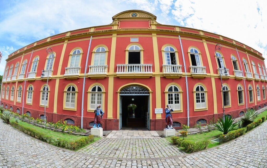 Palacete Provincial funcionará em horário especial durante o feriado prolongado.