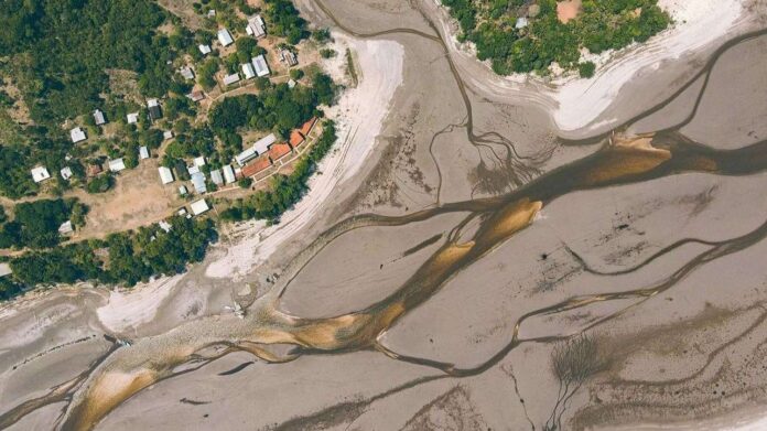 Rio Negro vai continuar secando nos próximos 15 dias, alerta SGB