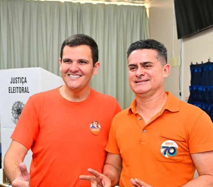 O atual prefeito de Manaus, David Almeida, continuará no comando da prefeitura por mais um mandato, até 31 de dezembro de 2028.