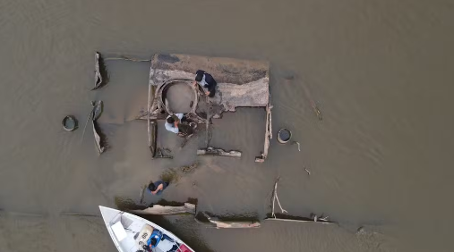 Restos de uma embarcação histórica foram descobertos na passagem do Pedral do Marmelo, no município de Manicoré, no interior do Amazonas.