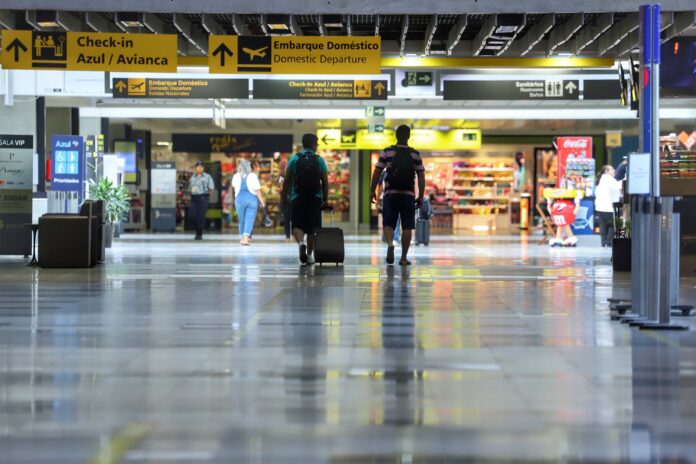 Salas especiais para receber passageiros com TEA foi anunciada por ministro dos Portos e Aeroportos.