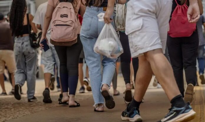 Quase 100 mil alunos farão o ENEM no AM